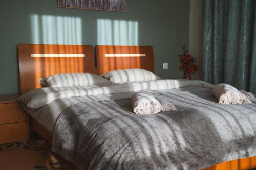 Exaplatanos House | Marvic House
