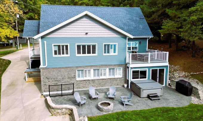 Stanwood Cottage | Marwood Cove - Luxury Waterfront Cottage with Hot Tub