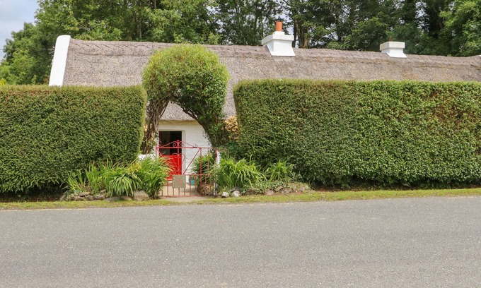 Cordal Cottage | MARY ROSE COTTAGE, pet friendly in Castleisland, County Kerry