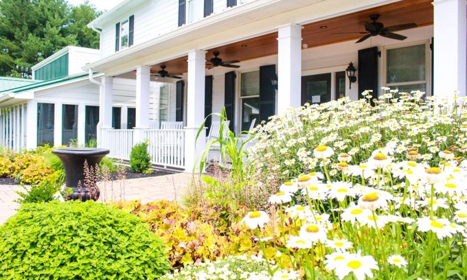 Clarksville Hotel | Mary's Land Farm