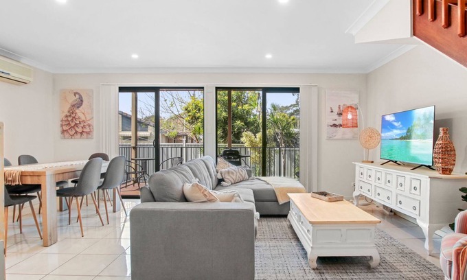 Caloundra House | Mary St 3, Unit 2, Caloundra