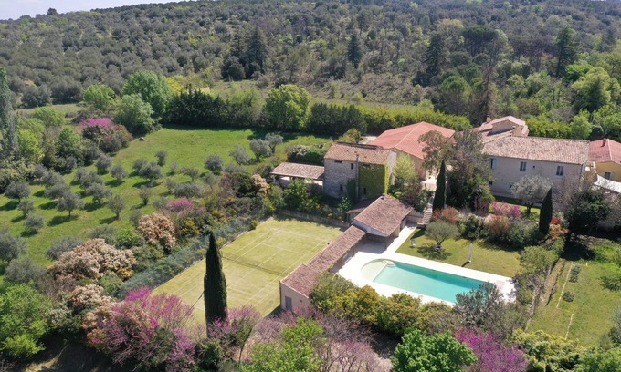 Euzet-les-Bains Cottage | Mas de campagne de 750 m² pour 20 personnes piscine tennis spa jeux billard