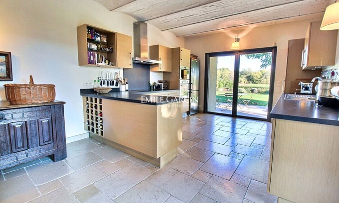 Ansouis Other | Mas for rent in Ansouis (South Luberon) amidst vineyards
