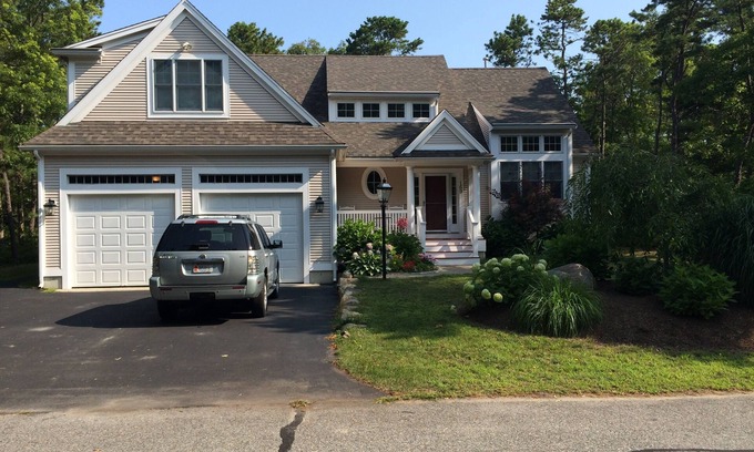 Mashpee House | Mashpee Vacation Home. Walking distance to South Cape Beach. 3-5 Bdrm. 2.5 Baths
