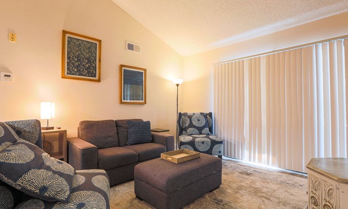 Ivey Ranch - Rancho Del Oro Apartment | Massive 2 Bedroom Oceanside Apartment+GYM+Pool+Spa+King bed+2 Queen beds