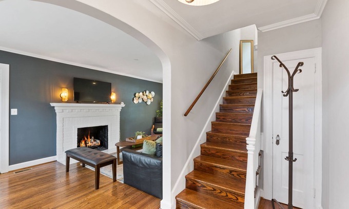 Potomac West Apartment | Massive 5BR Historic CozySuites House