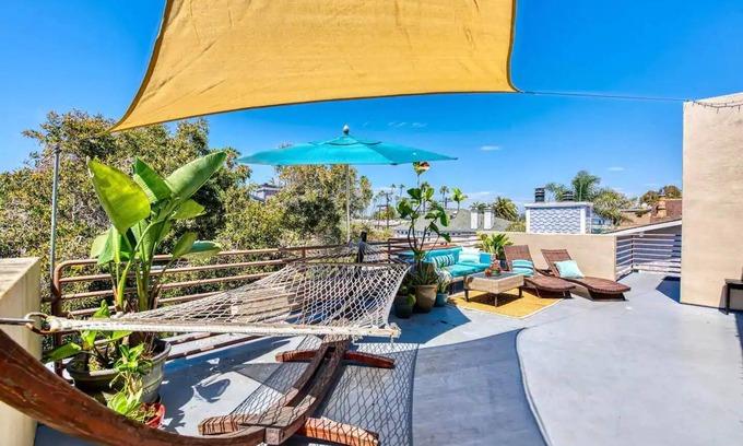 South Mission Beach House | Massive Oceanview 6BR Penthouse + Rooftop Decks