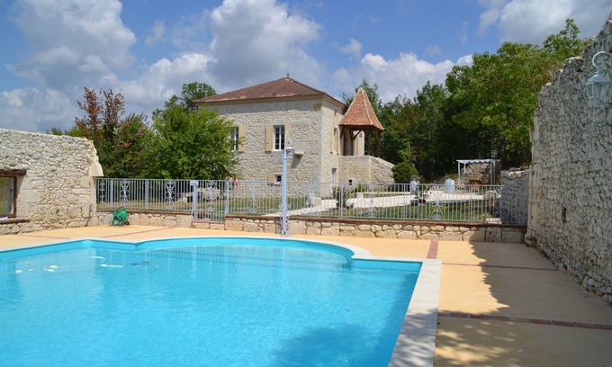 Bourg-de-Visa House | Master house with swimming pool sleeps 17 near a small village of 82