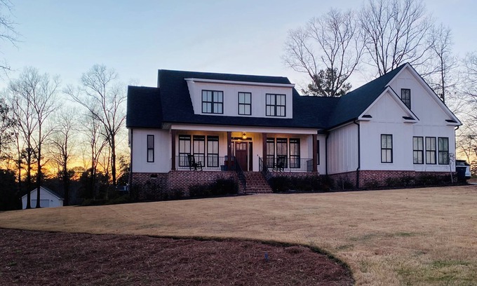 Appling House | Masters Rental: 6 bed, 5.5 bath, outdoor kitchen and pool