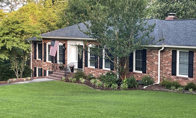 Aiken House | Master’s Week Special! 5 Bedroom 3 Bath located near beautiful downtown Aiken.