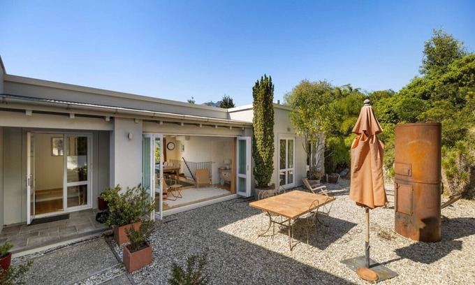 Fernhill House | Matau Crest - Luxury Retreat