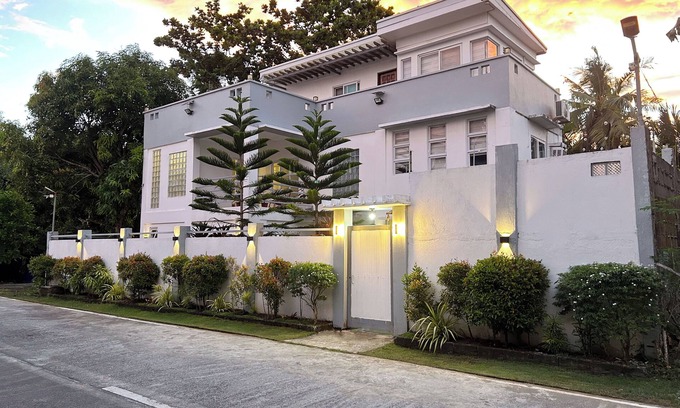 Matnog House | Matnog Homestay near the Beach with pool.