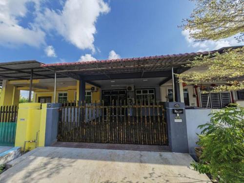 Mersing House | Mawar Homestay Netflix Cuckoo