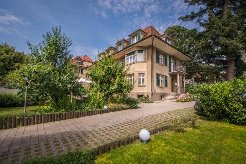 Murifeld Hotel | Max Aviation Villa & Apartments