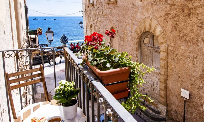 Ortigia Apartment | Maxi Loft with Sea View Balconies - Beach below the house - WiFi