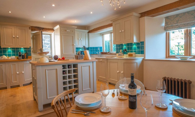Newton Abbot Cottage | May Blossom Barn