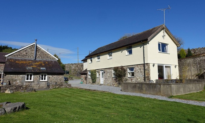 Tavernspite Apartment | MAY COTTAGE - family friendly with stunning lakeside views