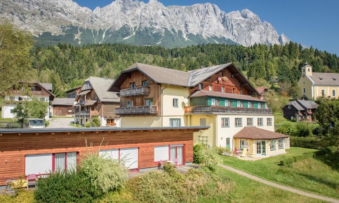Sankt Martin am Grimming Hotel | MAYER - Wirtshaus und Dorfhotel
