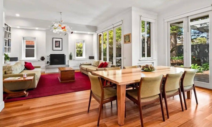 St. Kilda East House | "Mayfair" it is! Massive A+ Edwardian 4 Bdr Home, sleeps 8. A+ stay.