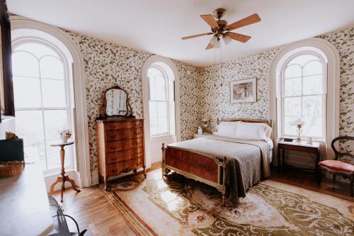 Orange Bed & Breakfast | Mayhurst Estate