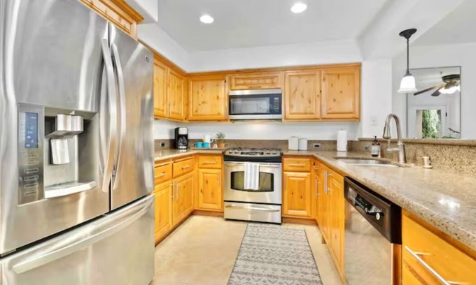 Crown Point Condo | MB Contemporary 4BR/3BA Steps to Sand with Garage