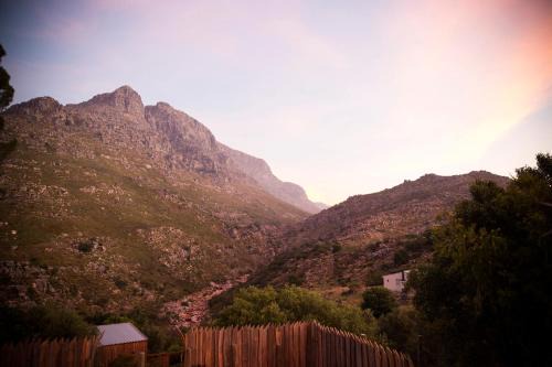 Slanghoek Cabin | McBains