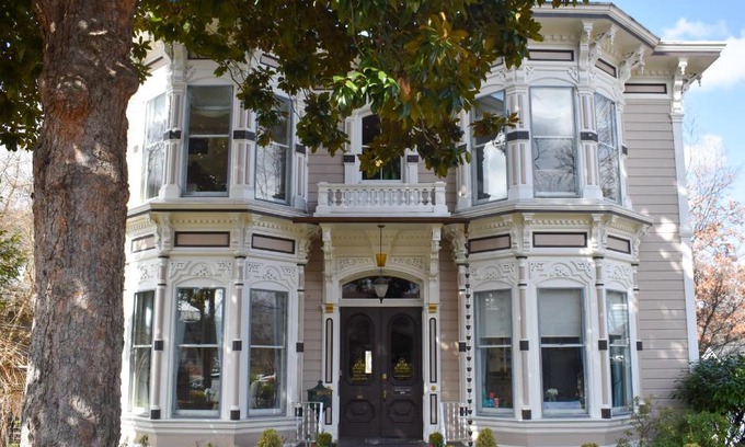 Historic Downtown District Hotel | McCall House Boutique Hotel