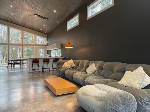 Douro-Dummer Villa | McCracken's Mid Century Modern Luxury Cottage