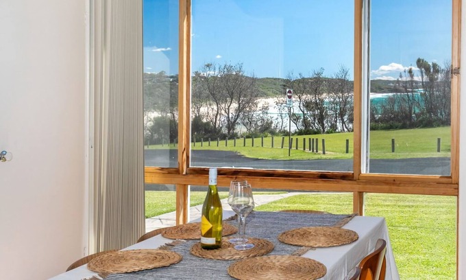 Dolphin Point Apartment | Mcgrath welcomes you to Wave Spray close to the beach and lake