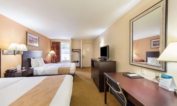 Media Hotel | McIntosh Inn