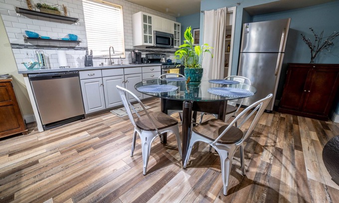 Central Sacramento Apartment | McKinley Spacious Midtown Apartment In A Historic Bungalow *Virtual Tour
