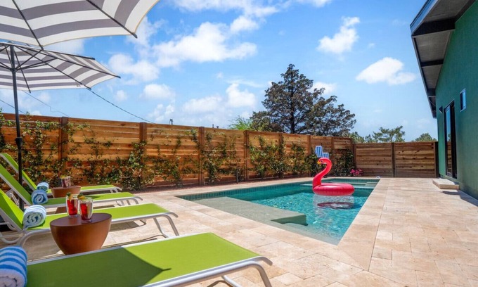 West Sedona House | MCM Jewel Box: Pool+Spa, Walk 2 Trails, Pizza Oven