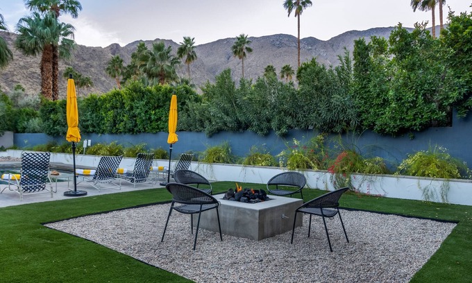 Vista Las Palmas House | MCM with stunning mountain view in upscale neighborhood