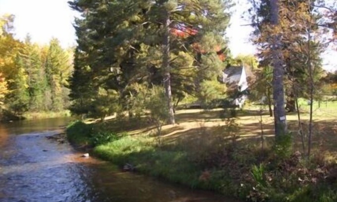 Maple House | McNeil's on the Brule