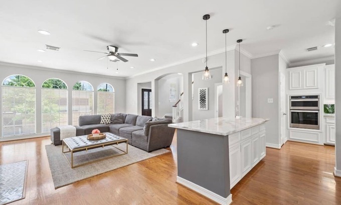 South Central Houston House | ★ MD Anderson, Museum District, Hermann Park