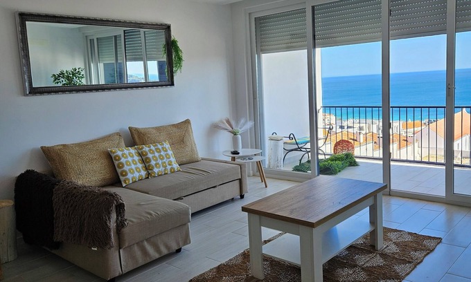 Sesimbra Apartment | ME&YOU Apartment in Sesimbra , 300 mts from the beach with free parking.