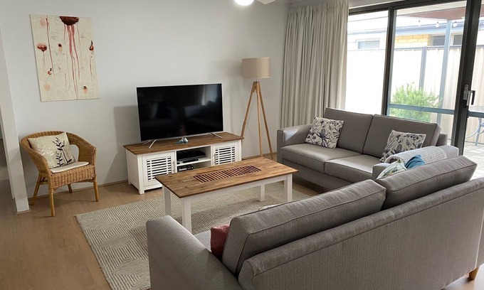 Meadow Springs House | Meadow Springs - Modern & Stylish in Mandurah