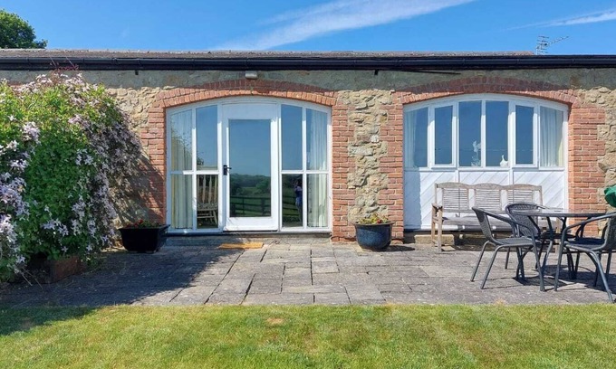 Spennymoor Cottage | Meadow cottage- two bedrooms both ensuite and all on one level.