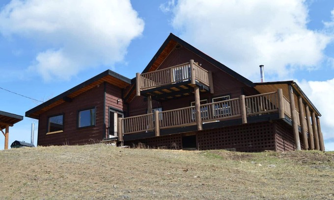 Clinton House | Meadow Lake Guest Ranch - Eagle Suite - Lakeview House