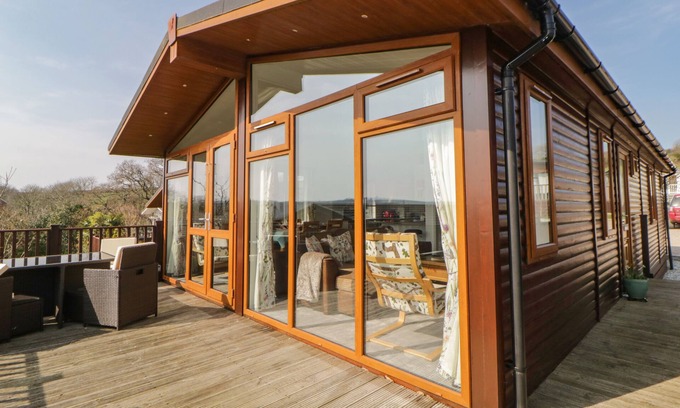 Newton Ferrers Cottage | MEADOW LODGE, family friendly in Newton Ferrers