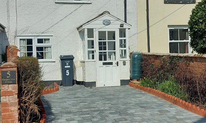 Lympstone House | Meadow View Cottage