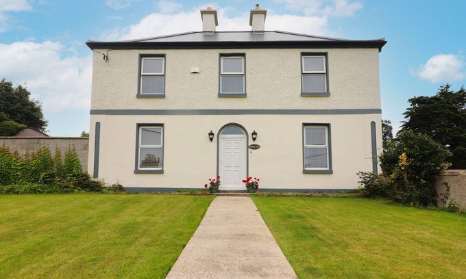 Quin House | MEADOW VIEW, family friendly, with open fire in Quin, County Clare