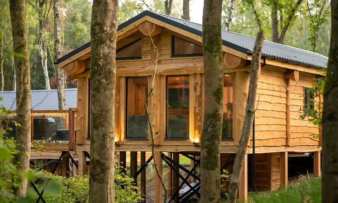 Overton-on-dee Ski Chalet | Meadowsweet Treehouse