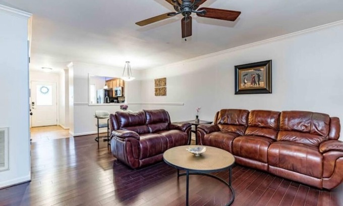 Southeast Raleigh House | Medical worker special - wakemed 5min drive unit