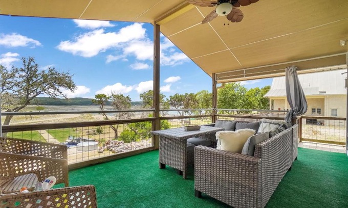Lakehills House | Medina Lakefront Bungalow- Spacious Amazing Views