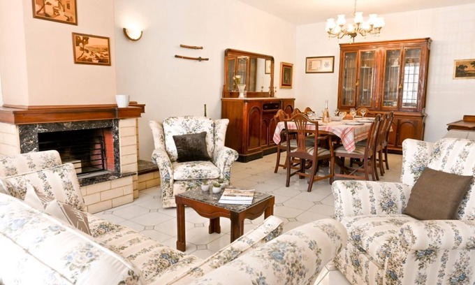 Qawra Villa | Mediterranean Villa Fabulous 5-bedroom villa in St. Paul's Bay Malta