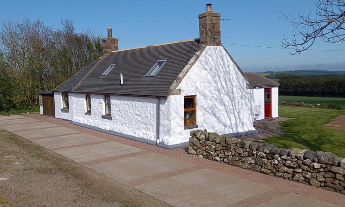 Maud House | Meikle Aucheoch Holiday Cottage, plus Hot Tub, Near Maud, in the heart of Aberdeenshire