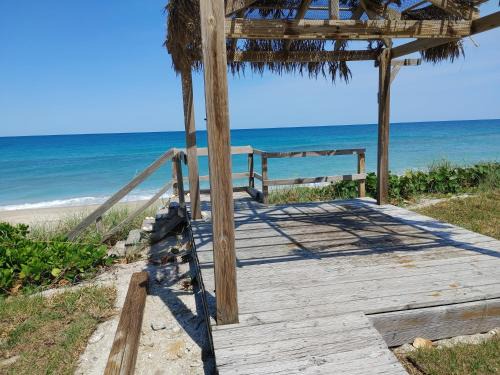 Melbourne Beach House | Melbourne Beach Florida Townhouse ocean front 1.2 acre property
