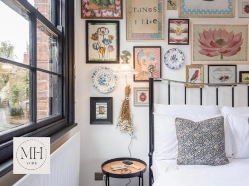 York House | Menagerie House Luxury 3-Bedroom Cottage with Walk Score 98 in Central York