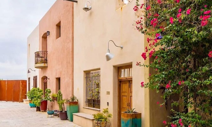 Menlo Park House | Mercado San Agustin | 2 BR 2.5 BA | Garage | Patio